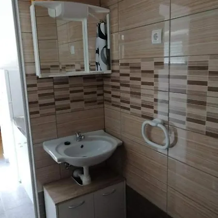 Apartmani Helena Vir Lejlighed *