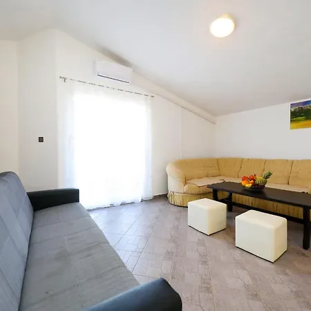 Apartmani Helena Vir Vir