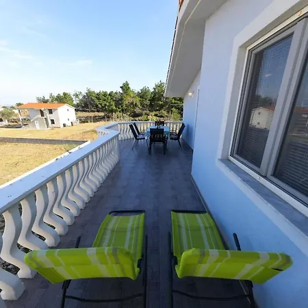 Apartmani Helena Vir Vir