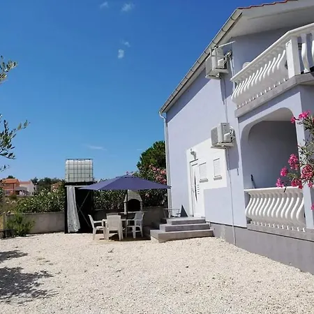 Apartmani Helena Vir Appartement *